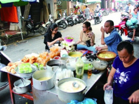 Hải Phòng có khu chợ là niềm tự hào đất Cảng: Dân sành ăn tìm đến để ăn vặt kiểu "sang chảnh" dù đắt nhưng xắt ra miếng