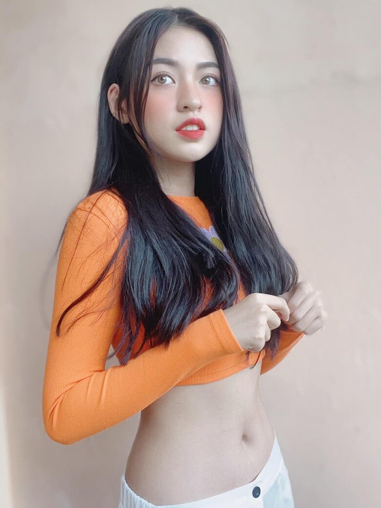 &#34;Hot girl trứng rán&#34; từng gây sốc vì lộ mặt mộc, giờ được bạn trai CEO quỳ gối cầu hôn trên du thuyền - 5