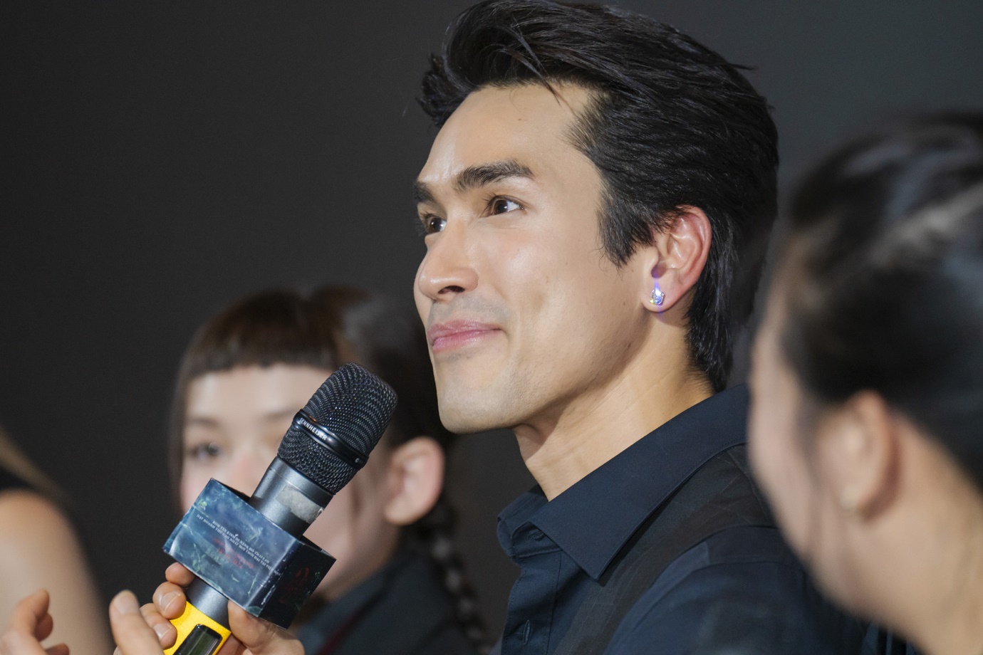 Nadech Kugimiya - nam diễn viên Quỷ Ăn Tạng vừa sang Việt Nam: Đẹp trai &#34;không góc chết&#34;, vừa chung thủy vừa học giỏi - 2