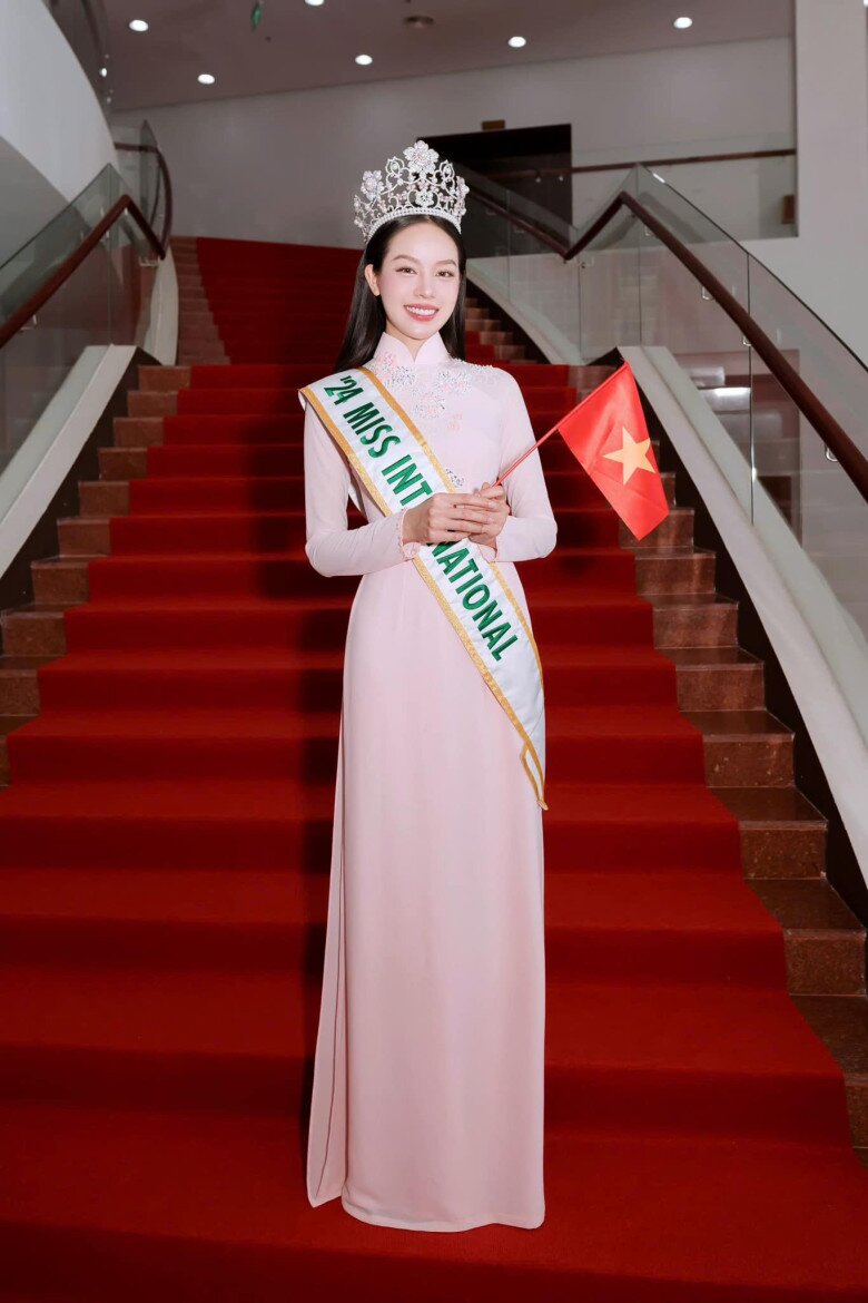 Soi tủ đồ của ba Hoa hậu Việt đoạt vương miện quốc tế, Thuỳ Tiên áp đảo hoàn toàn đàn em - 2