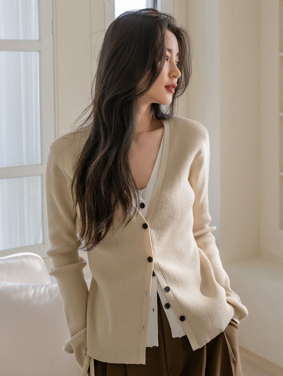 Sự khác biệt giữa cardigan dáng dài và cardigan dáng ngắn: Chị em &#34;nấm lùn&#34; muốn cao thêm nên chọn kiểu nào? - 5