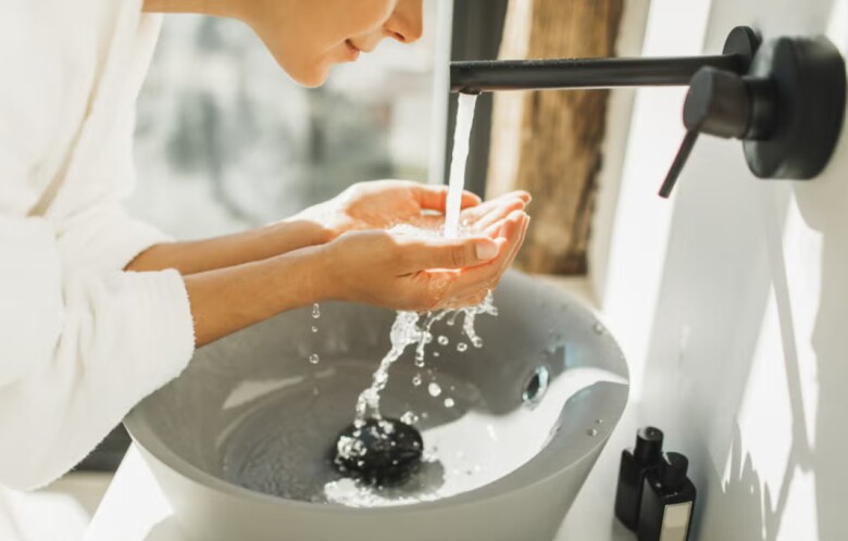 3 kiểu người không nên dùng sữa rửa mặt buổi sáng nếu muốn da dẻ ngày càng đẹp hơn - 2