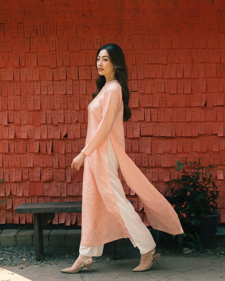 Mặc áo dài nên mang giày gì? 6 đôi giày đẹp tôn dáng xinh cho hội chị em xúng xính áo dài - 2