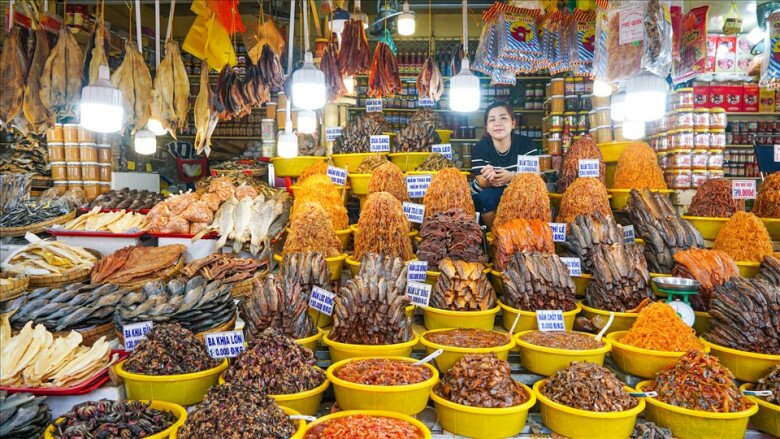 Thăm khu chợ nổi tiếng bậc nhất An Giang: Là niềm kiêu hãnh của người dân "xứ mắm" dù chỉ bán một loại hàng - 8