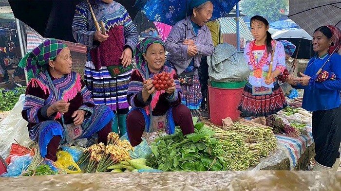 Đi Lào Cai không thể bỏ qua phiên chợ ven suối có 1-0-2: Đủ loại đặc sản núi rừng vừa tươi vừa ngon rẻ - 4