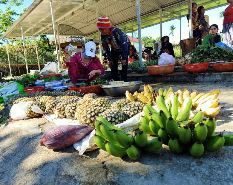 &#34;Chợ năm ngàn&#34; chỉ có ở Quảng Nam, du khách thích mê vì toàn đặc sản rừng siêu sạch bán với giá 5.000 đồng - 3