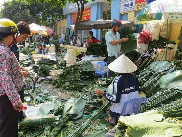 Giữa lòng Sài Gòn có phiên chợ họp duy nhất tháng cuối năm, bán 1 món hàng vẫn tồn tại hơn nửa thế kỷ - 1