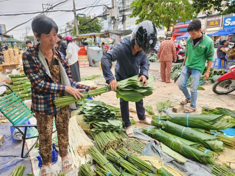 Giữa lòng Sài Gòn có phiên chợ họp duy nhất tháng cuối năm, bán 1 món hàng vẫn tồn tại hơn nửa thế kỷ - 2