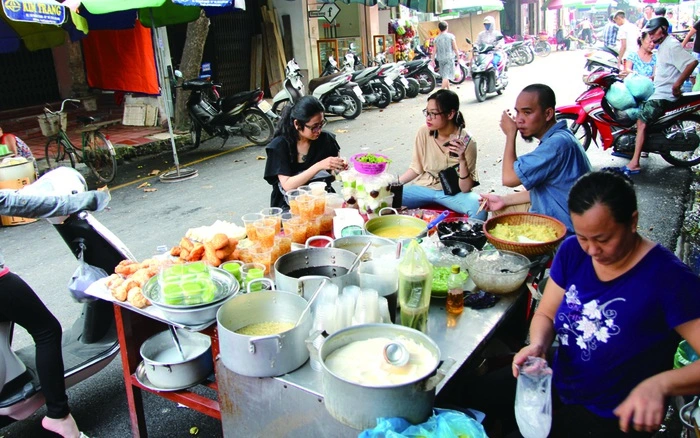 Hải Phòng có khu chợ là niềm tự hào đất Cảng: Dân sành ăn tìm đến để ăn vặt kiểu &#34;sang chảnh&#34; dù đắt nhưng xắt ra miếng - 2