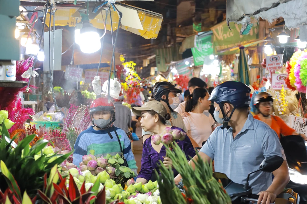 Tết Dương lịch thăm khu chợ được mệnh danh &#34;tiểu Đà Lạt&#34; giữa lòng Sài Gòn, tồn tại hơn 30 năm vẫn tấp nập mỗi ngày - 2