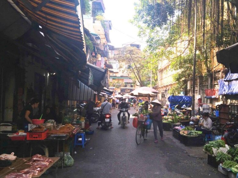 Khu chợ tồn tại hơn trăm năm giữa lòng phố cổ: Xưa tạm bợ nhỏ xíu, nay thành ngôi chợ quê hiếm hoi còn sót lại ở Thủ đô - 2