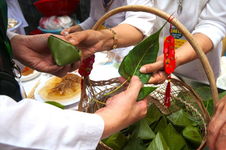 Về Tây Ninh đi chợ mà không cần dùng tiền, chỉ lấy lá cây để mua sắm - 2