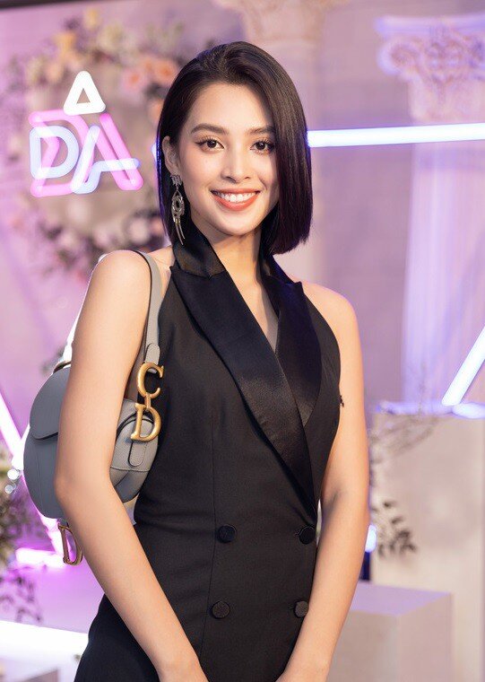 Sở hữu gương mặt tỷ lệ vàng, Hoa hậu ngàn năm có một vừa cắt tóc ngắn liền khiến fans &#34;khóc thét&#34; - 3