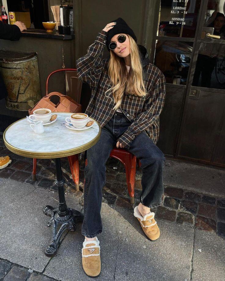 Giày shearling là gì mà làm phái đẹp khắp thế giới &#34;phát cuồng&#34; trong mùa thu đông 2024 - 1