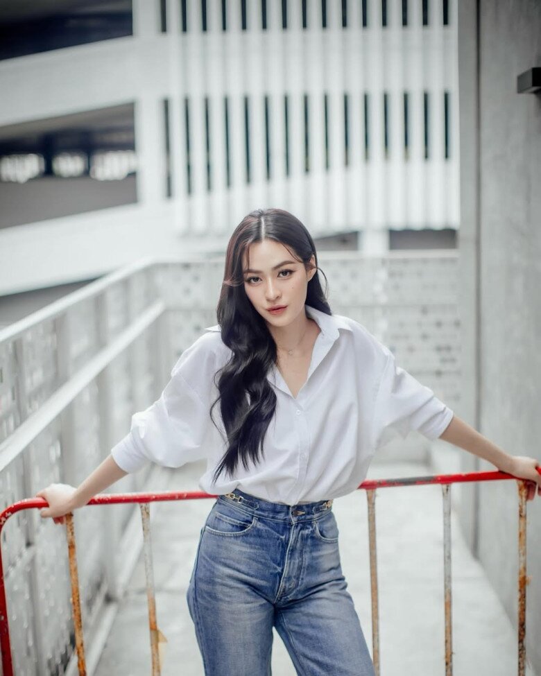 Mỹ nhân hot nhất Thái Lan có 3 công thức phối quần jeans ống rộng, chị em 30+ ứng dụng để trẻ trung - 7