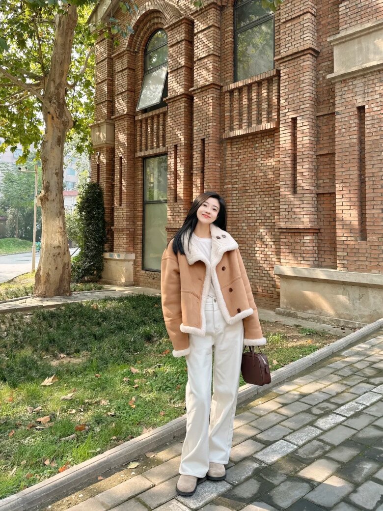 Hội &#34;nấm lùn&#34; đừng mặc áo khoác dài, thay bằng 4 kiểu áo khoác dáng ngắn ngày vừa sành điệu vừa &#34;hack&#34; chiều cao - 14