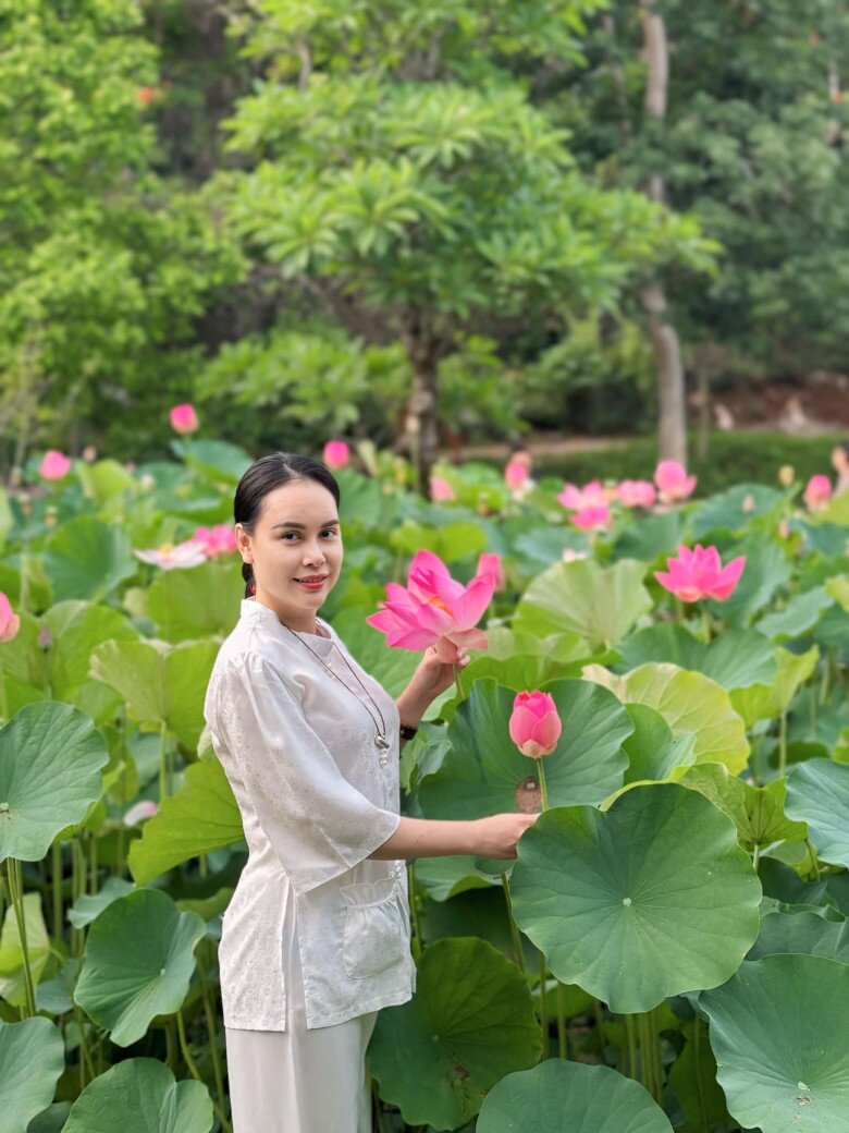 Nữ ca sĩ lấy chồng Việt kiều Mỹ giàu có, vợ chồng mỗi người một nơi, 8 năm chưa có con nhưng vẫn hạnh phúc - 3