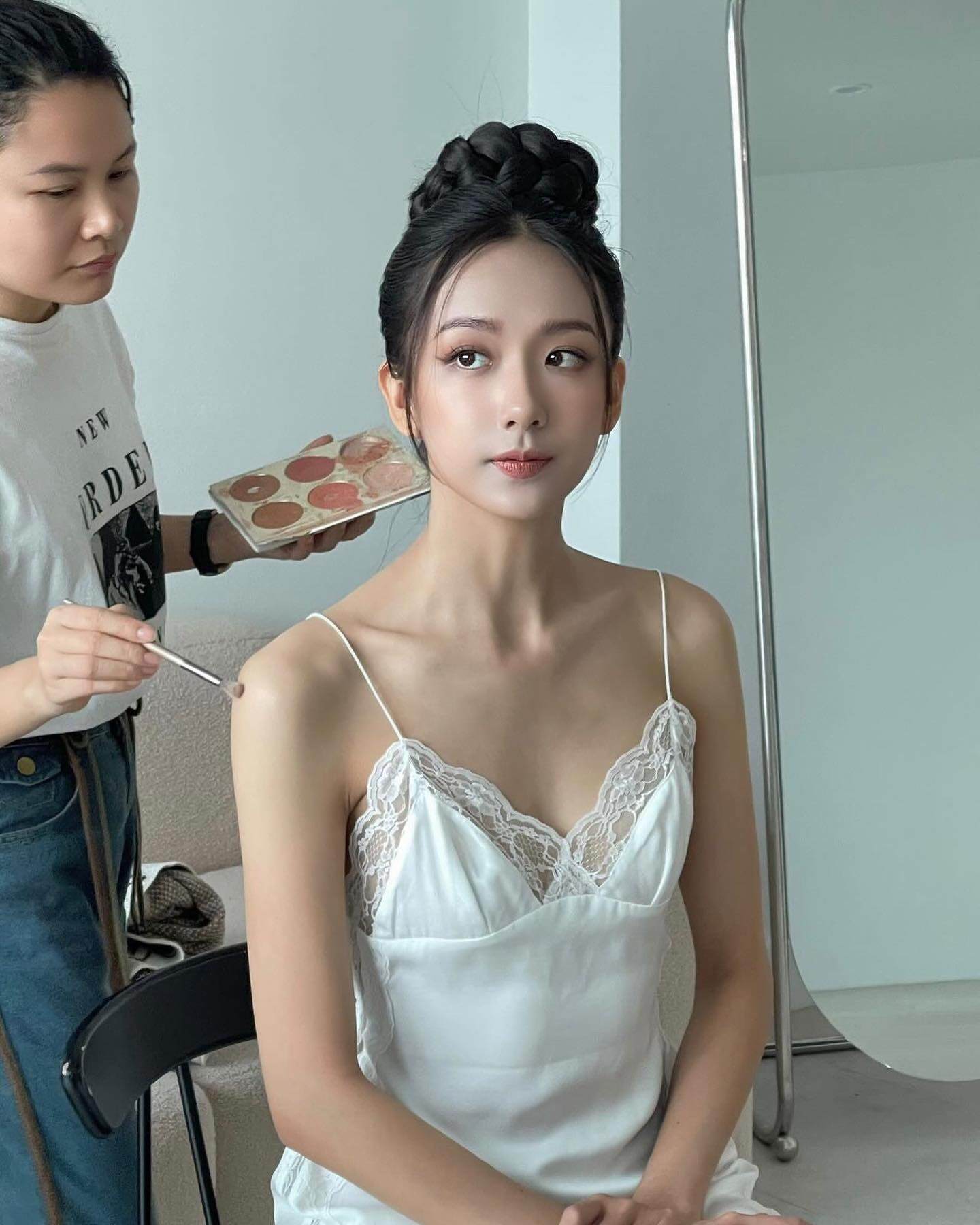 Xuất hiện bản sao của Hoa hậu Việt cao 1m86, có gương mặt sắc lạnh, 3 vòng đẹp như vẽ - 16