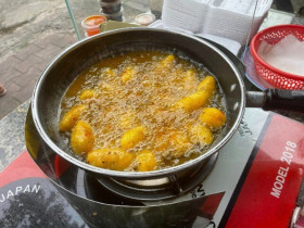 Món bánh "độc lạ Bình Dương" với cái tên độc nhất, chỉ 3.000đ/cái có ngay hương vị tuổi thơ