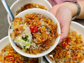 Đi tìm 6 quán bánh đúc nóng Hà Nội thơm ngon nức tiếng, giá chỉ từ 15.000 đồng, chiều lòng ngày se lạnh