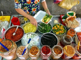 6 khu phố ẩm thực nức tiếng Sài Gòn, món nào cũng có, trong túi có 200k là ăn uống phủ phê no căng bụng