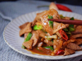 Bộ phận này của lợn vừa rẻ lại bổ, xào thế này mềm ngon, không tanh, ai cũng ăn chẳng còn thừa một miếng