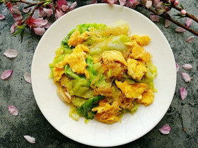 Đi chợ gặp rau siêu giàu vitamin C này mua ngay, xào cực ngon lại tốt cho tiêu hóa