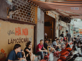 Những quán cafe gần trăm tuổi giữa lòng Thủ đô: Cha truyền con nối đến 4 đời, nay vẫn đông kín khách nhờ bí quyết gia truyền
