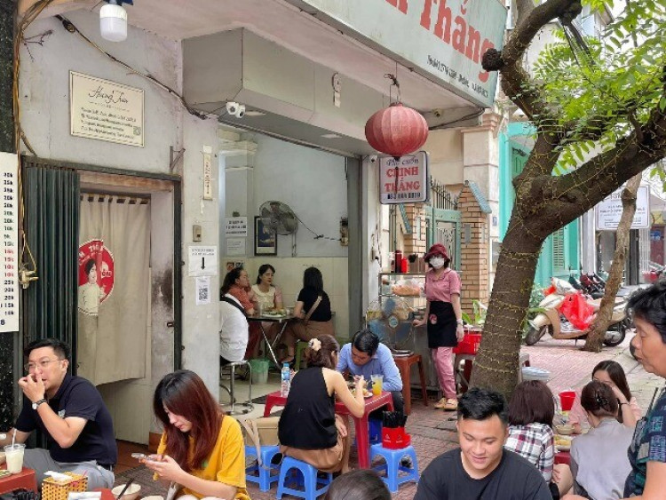 Ít ai biết "sự tích" về món phở cuốn trứ danh Hà Nội: Quán ăn đầu tiên "phát minh" ra xuất sắc được Michelin vinh danh