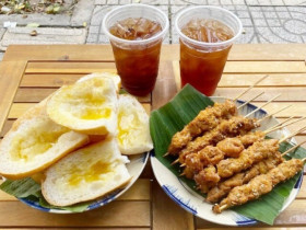 8 quán thịt xiên nướng đông nhất Hà Nội, có ngày bán hơn 3.000 xiên, khách xếp hàng cả tiếng chờ tới lượt 