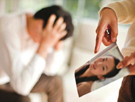 Bố ngoại tình đẩy con gái vào bi kịch