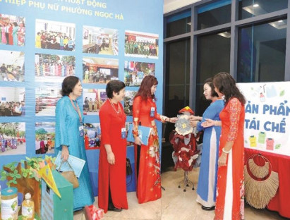 Phụ nữ Thủ đô tích cực thi đua làm nhiều việc tốt