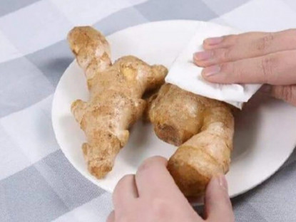 Gừng mua về vài hôm là héo, gói thêm thứ này vào, để lâu vẫn tươi như mới mua