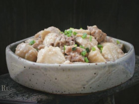 Củ này có giá 25.000đ/kg, người Nhật gọi là “củ trường sinh”, nấu lên thơm bở thịt chẳng ngon bằng