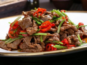 Sự thật thịt bò nên thái ngang hay dọc mới đúng? Hóa ra lý do khiến món thịt bò xào của bạn dai, khó nhai lại nằm ở chi tiết này