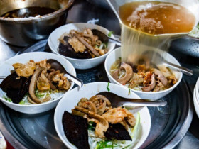 Món phở độc lạ ở Bắc Ninh, nhìn đen thui mà càng ăn càng cuốn, chỉ 30.000 đồng là no bụng