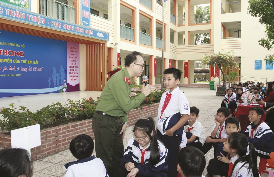 Chung tay tạo “lá chắn số” - 2