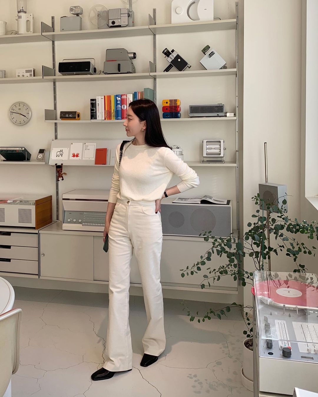 Mùa lạnh đón đầu xu hướng diện quần trắng nhờ 4 công thức này, hội chị em vừa mặc ấm lại trẻ trung hơn tuổi - 9