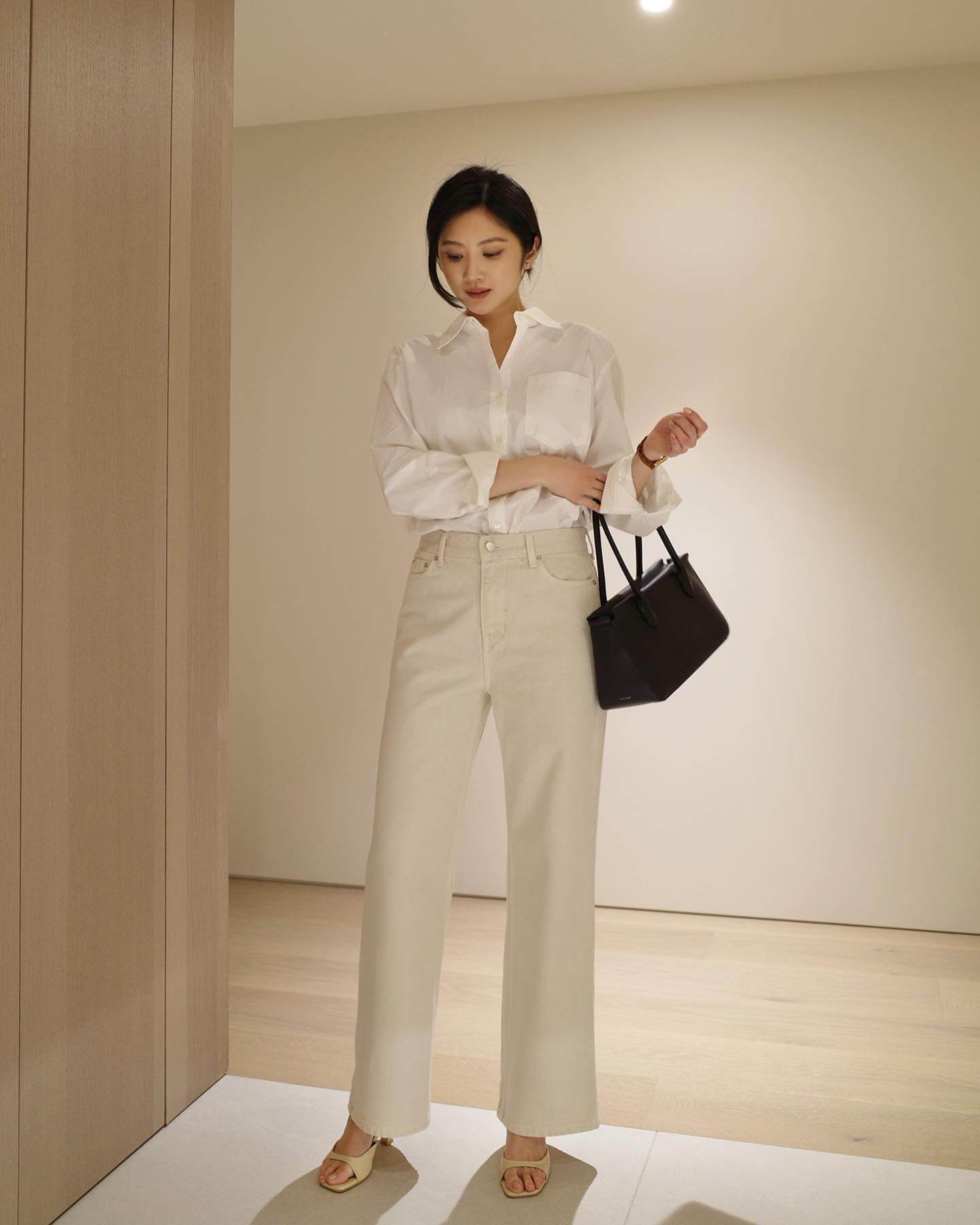 Mùa lạnh đón đầu xu hướng diện quần trắng nhờ 4 công thức này, hội chị em vừa mặc ấm lại trẻ trung hơn tuổi - 16