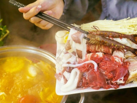 5 con phố lẩu nướng ôm cả mùa đông Hà Nội, menu toàn đặc sản, 200k là no nê quên lối về