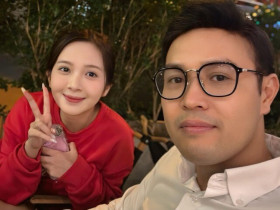 "Bố" Ngọc Huyền thấy mình trẻ ra chục tuổi vì "con gái" đi lấy chồng, là NSƯT hát trong đám cưới Đình Tú