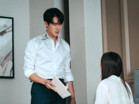 Về nhà thấy cặp đôi lạ đang ngủ trên giường của mình, anh chồng xanh mặt khi nghe lời vợ nói