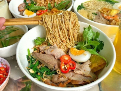 Ở Hà Nội có một món mì vừa ngon vừa đẹp, mách bạn 5 địa chỉ nổi tiếng mà dân sành ăn đều biết