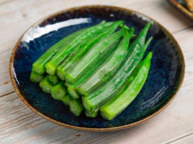 Luộc đậu bắp toàn bị nhớt hóa ra sai ở bước này, có 1 chiêu luộc quả xanh mướt giòn ngon không nhớt chút nào