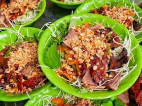 Đi tìm 2 quán nộm bò khô lâu năm giữa lòng phố cổ: Có quán tồn tại hơn 70 năm, mỗi ngày bán hết veo 80kg thịt bò