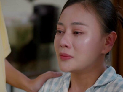 Gió Ngang Khoảng Trời Xanh: Phương Oanh nghẹn ngào muốn ly hôn khiến khán giả "đau theo", "con trai" nói thương "bố mẹ"