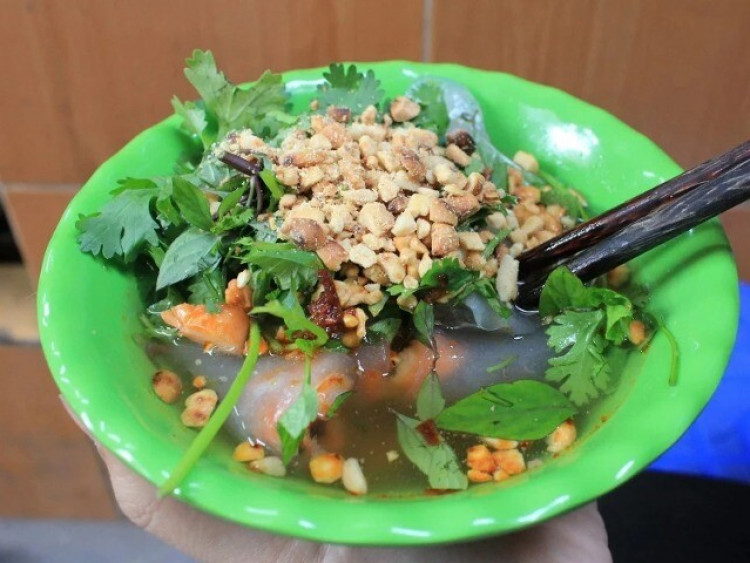 Món ăn vừa quen vừa lạ chỉ có ở Hà Nội: Khắp Thủ đô chỉ còn đúng 2 nơi bán, thử một lần là "nghiện"