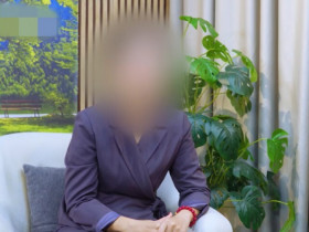 Thấy hai cô gái lạ mặt trong tang lễ của bố chồng, người phụ nữ liền bỏ về nhà ngoại khi biết sự thật