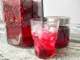 Loại quả xưa rụng đầy trên rừng chẳng ai hái, nay đem ngâm rượu thành thức uống ngon tuyệt vời lại tốt cho sức khỏe