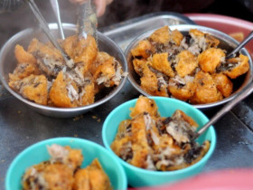 Đi tìm 2 quán bánh rán mặn ngon "tuyệt đỉnh" Hà Nội: Đều tồn tại hàng chục năm, phải lấy số xếp hàng cả tiếng